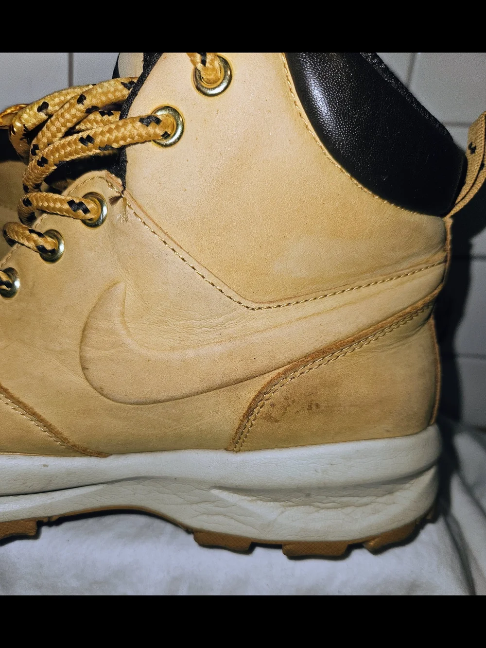 Nike Men's Tan and Black Workstyle Boots